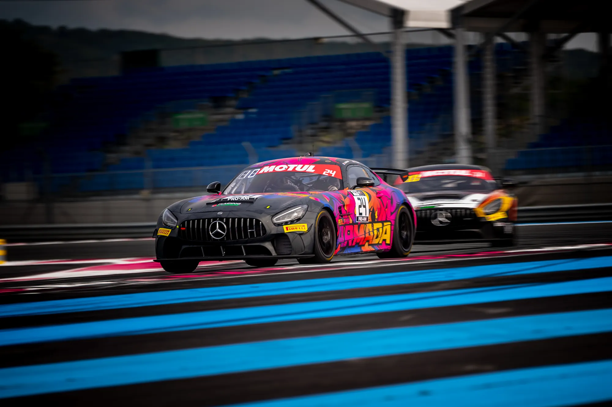 Armada rentre en compétition GT4 avec Romain Monti