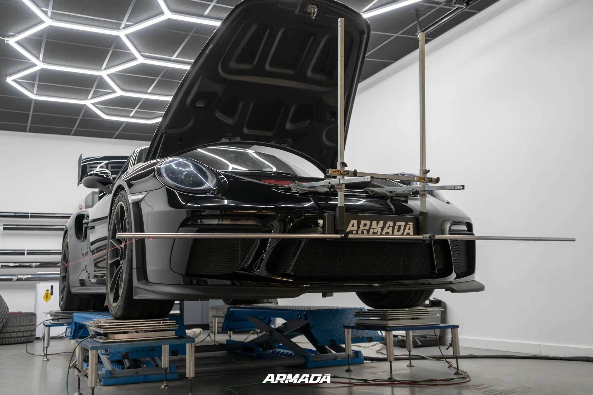 Préparation châssis sur une Porsche GT3 Rs à Limoges chez Armada